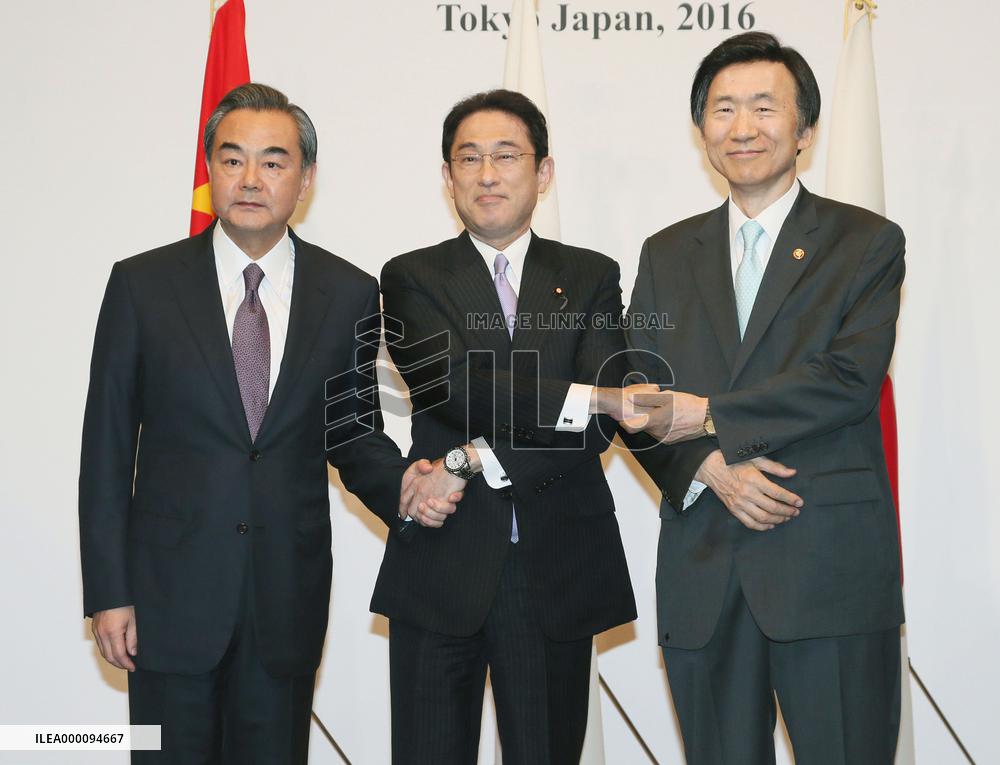 Foreign ministers of Japan, S. Korea, China meet in Tokyo