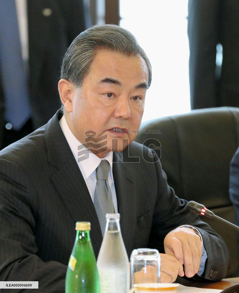 Foreign ministers of Japan, China, S. Korea hold talks in Tokyo