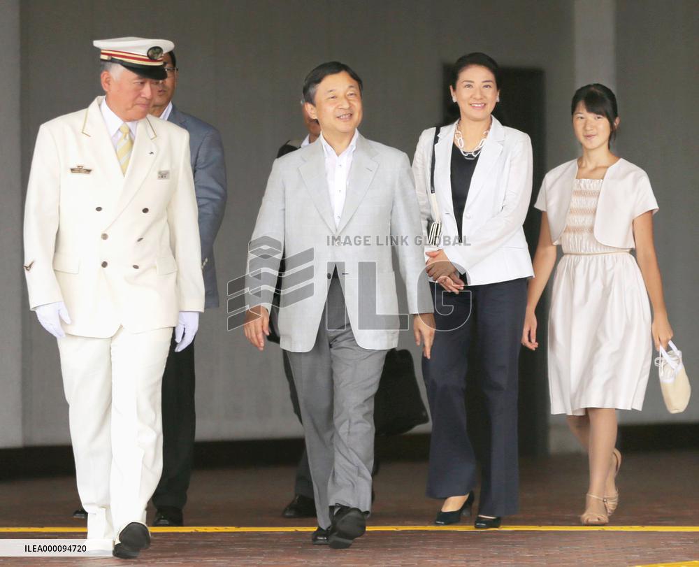 Crown prince's family on summer vacation