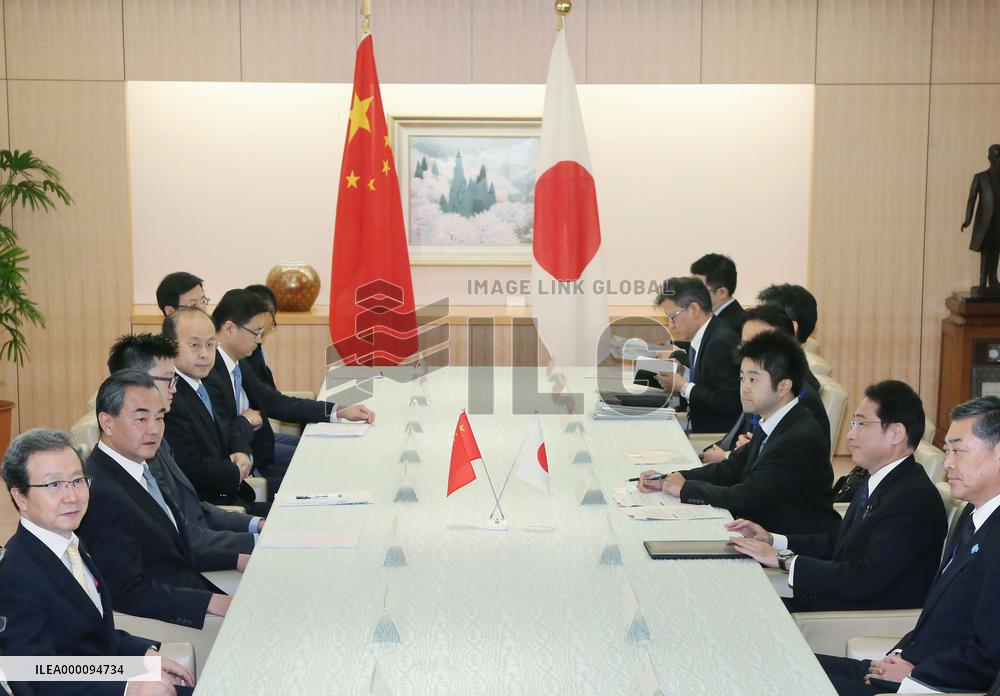 Japan, China eye leaders' meet amid islets tension