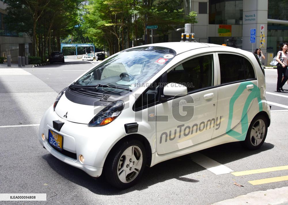 World's 1st self-driving taxis debut in Singapore