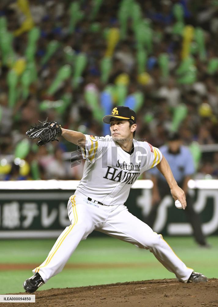 Wada gets 14th win as Hawks regain PL lead