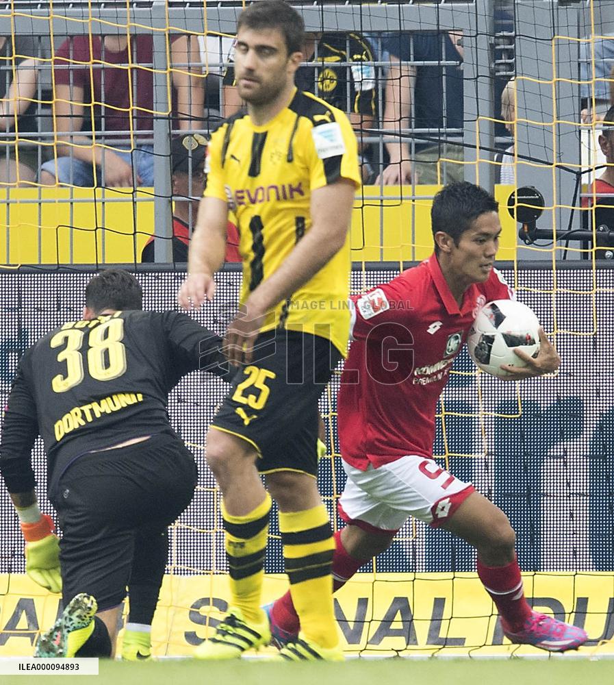 Soccer: Muto scores in Mainz' loss to Dortmund