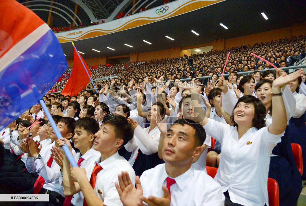 "Torch party" held in Pyongyang