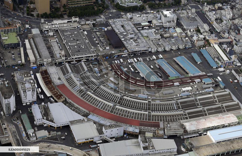 Tokyo gov. unveils delay of Tsukiji market relocation to Toyosu