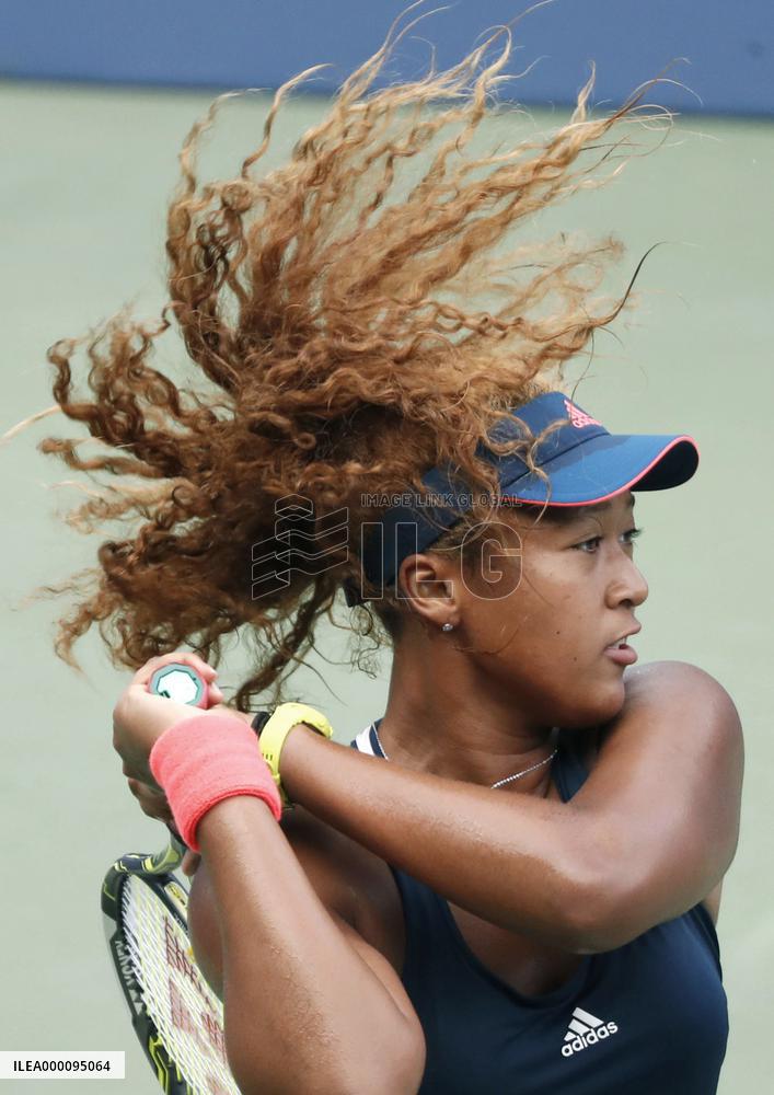Japan's Osaka cruises into U.S. Open 3rd round