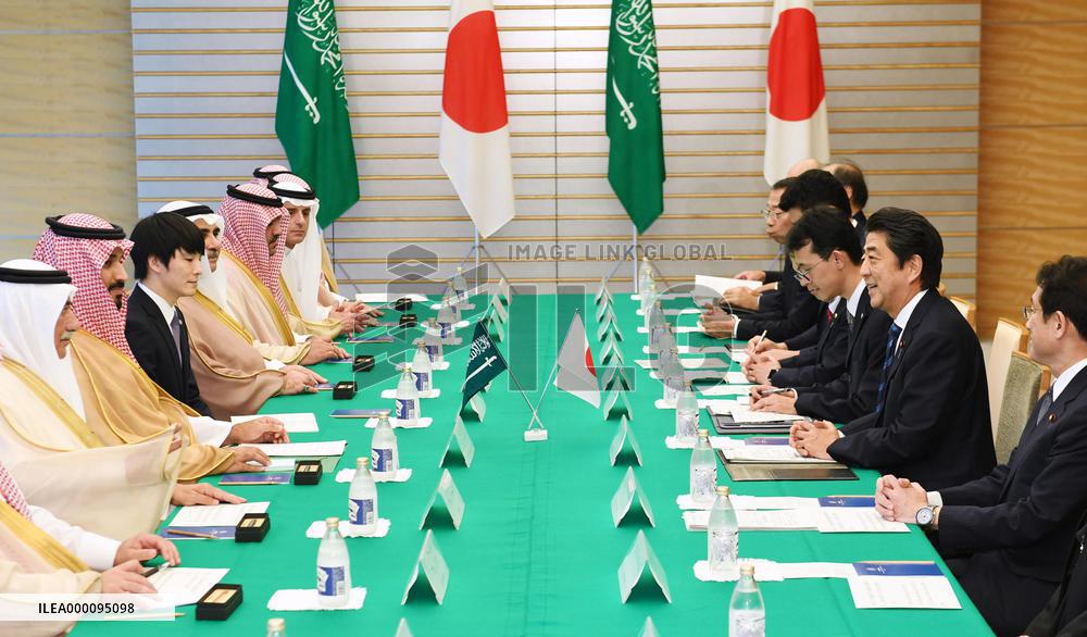 Abe, leading Saudi prince meet to discuss economic vision plan