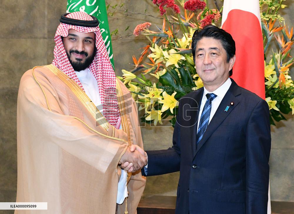 Abe, leading Saudi prince meet to discuss economic vision plan