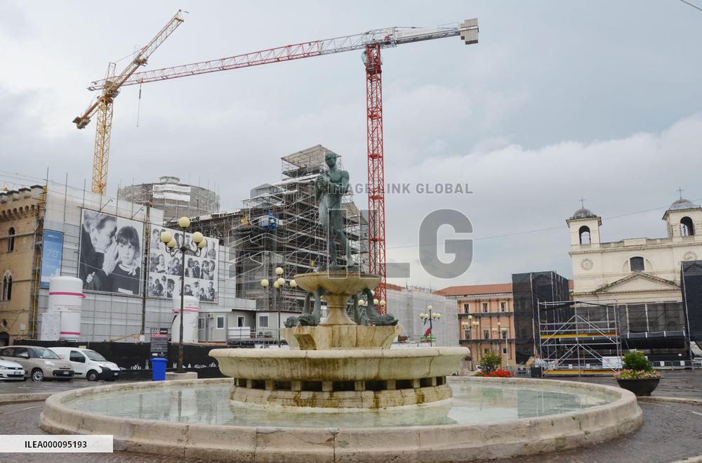 Reconstruction of quake-hit Italian city continues