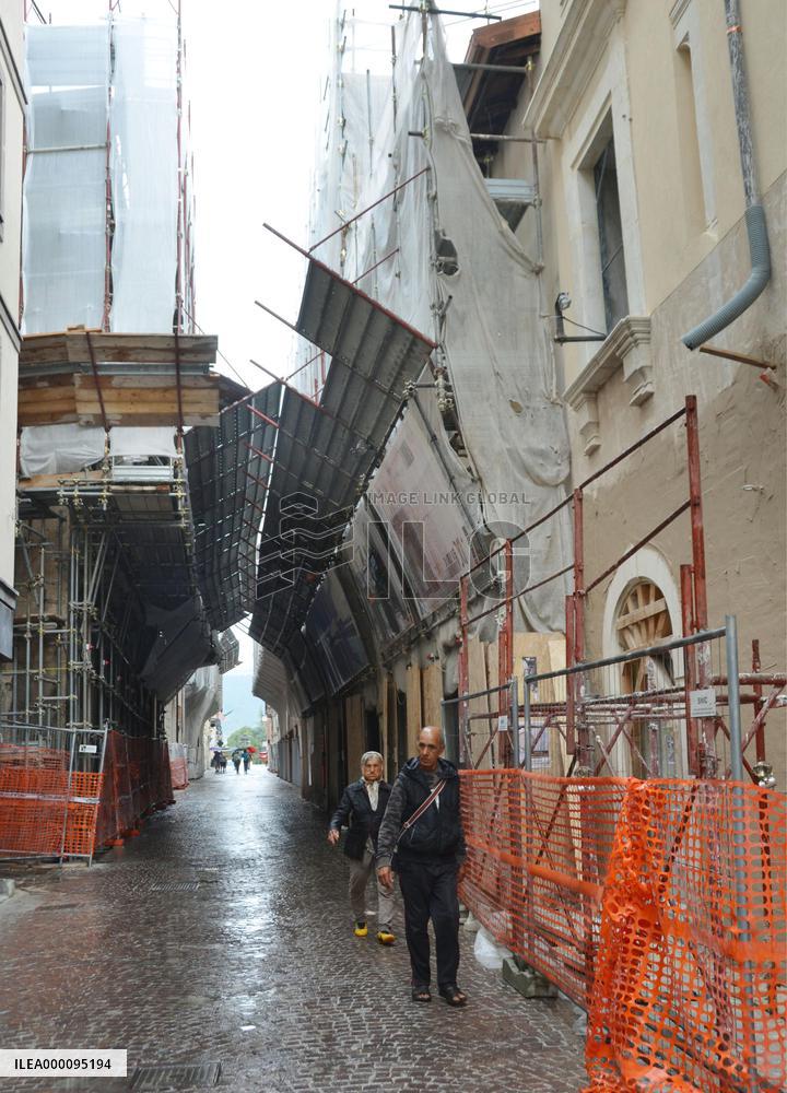 Reconstruction of quake-hit Italian city continues