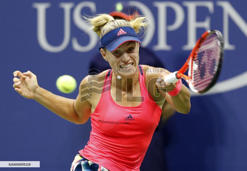 Australian Open champion Kerber advances to 4th round