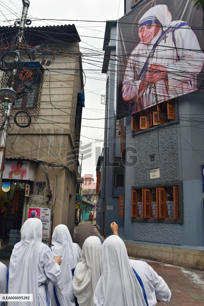 Mother Teresa declared saint by Pope Francis at Vatican ceremony
