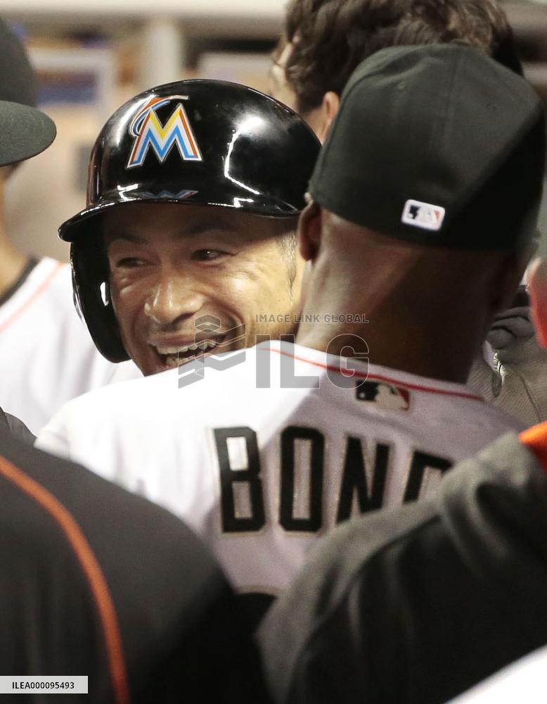 Ichiro hits 2-run homer against Phillies