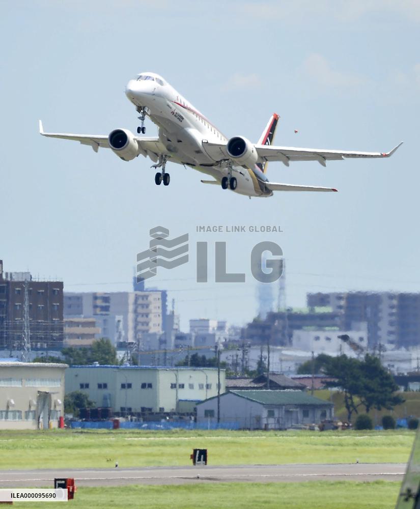 Mitsubishi Regional Jet test flight resumed in Japan