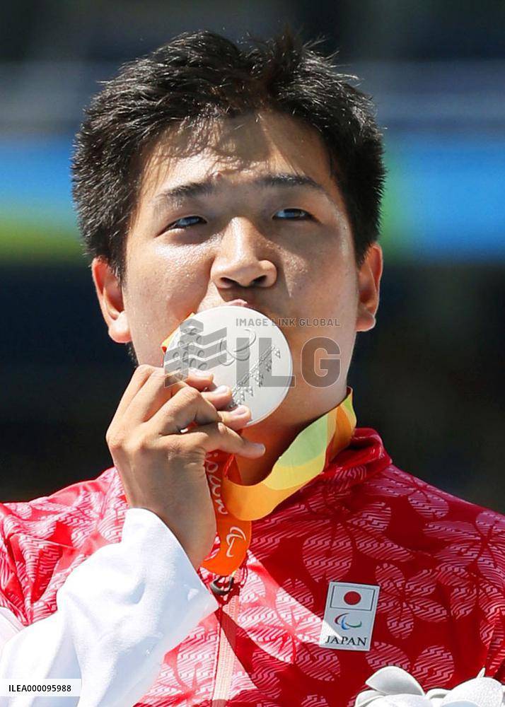 Japan's Sato wins silver in men's 400-meter