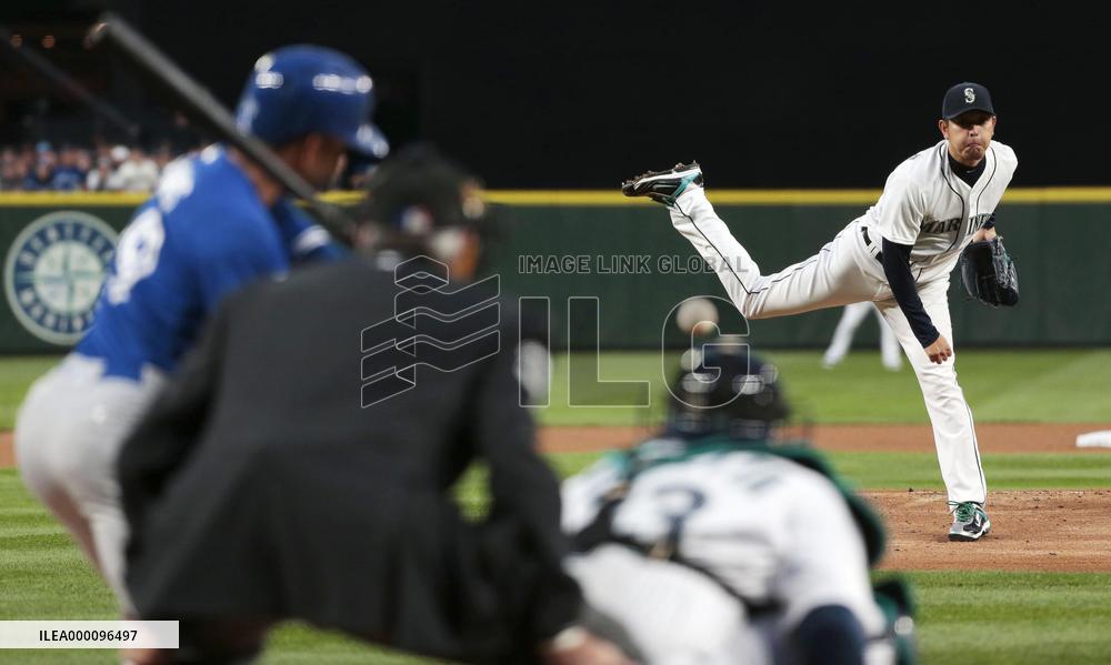 Iwakuma roughed up by Blue Jays