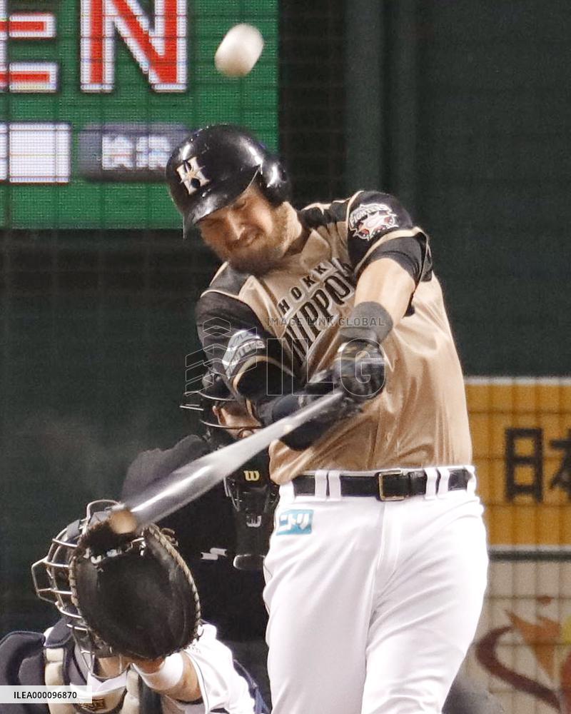 Baseball: Laird homers to lead Fighters to pennant-clinching win