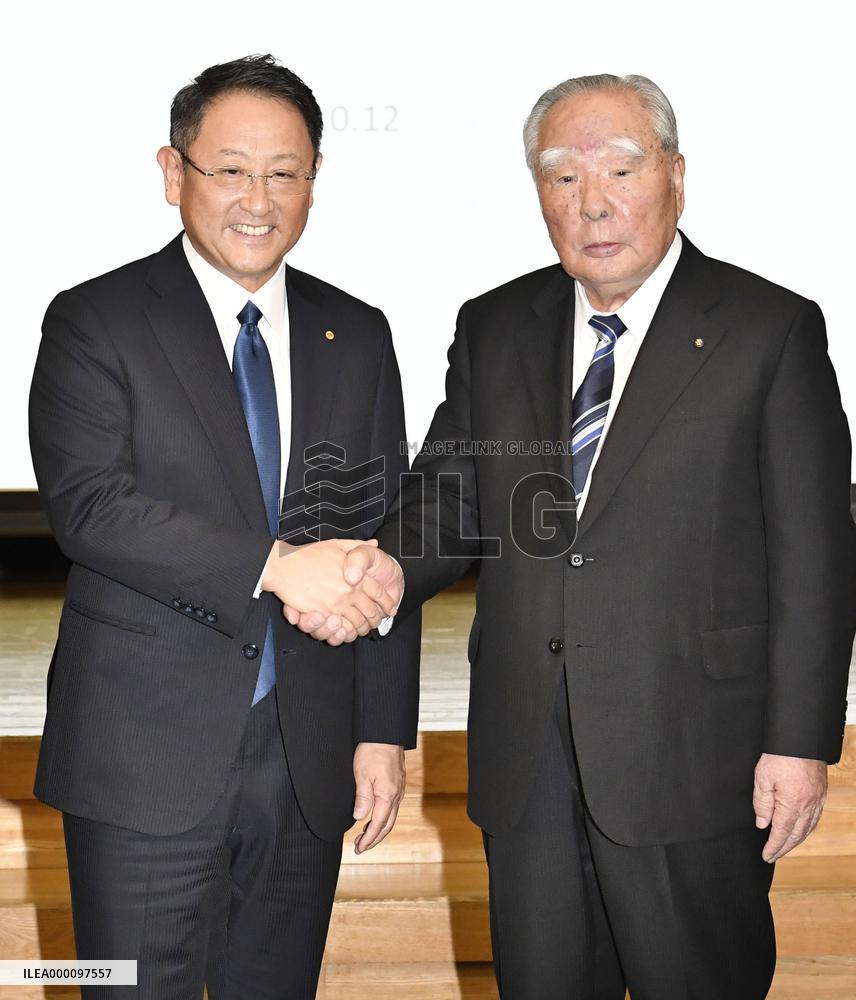 Toyota, Suzuki to start business tie-up talks