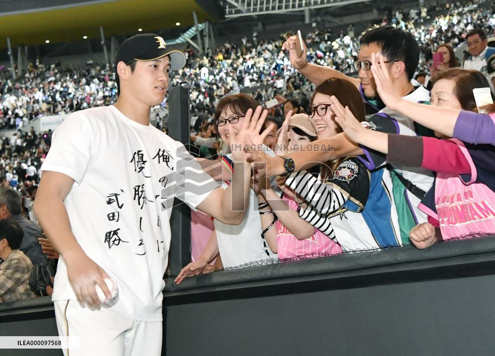 Fighters beat Hawks in Game 1