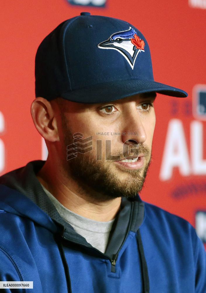 Baseball: Estrada meets press before ALCS