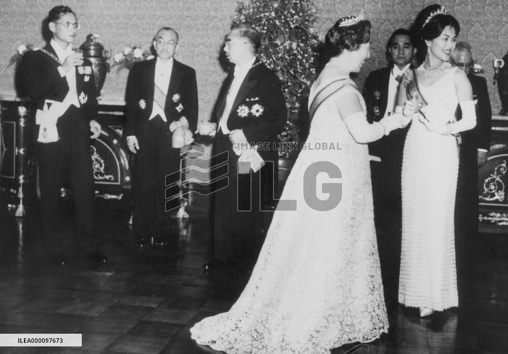 Thailand's King Bhumibol Adulyadej dies at 88