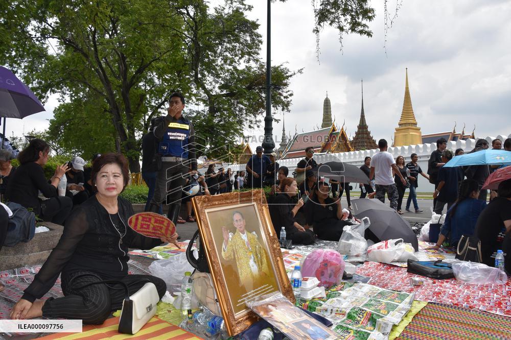 Thais mourn King Bhumibol's death