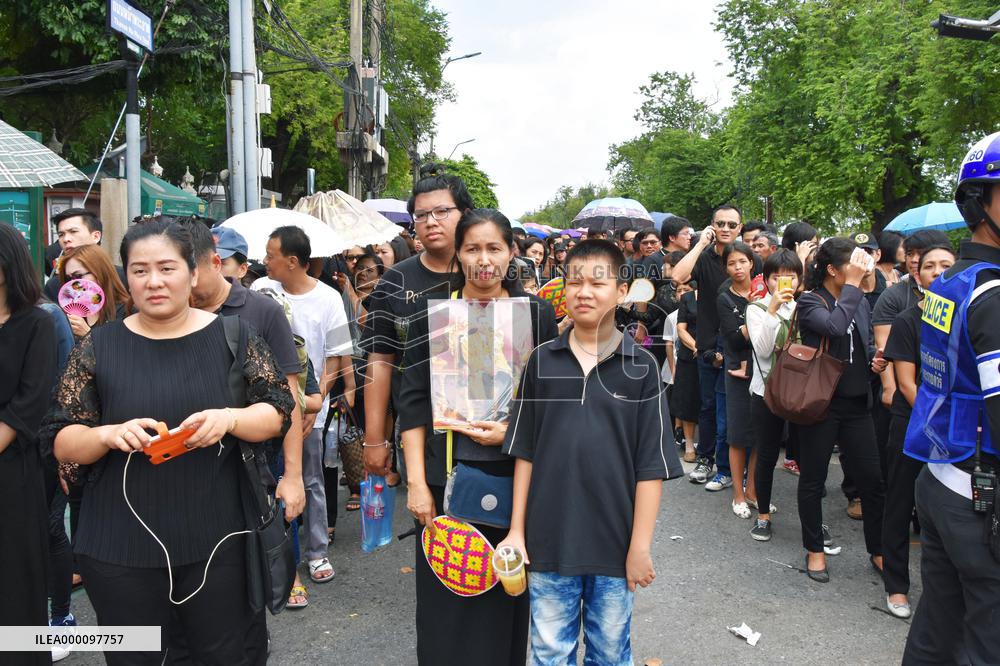 Thais mourn King Bhumibol's death