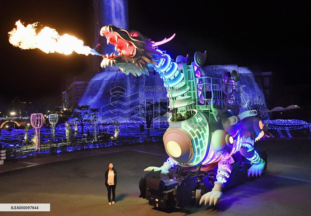 Nagasaki resort facility unveils dragon robot