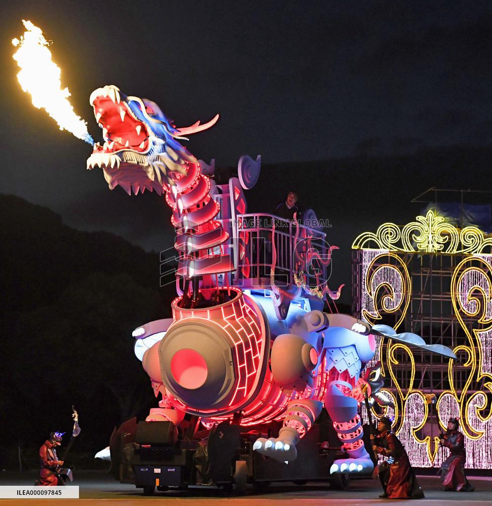 Nagasaki resort facility unveils dragon robot