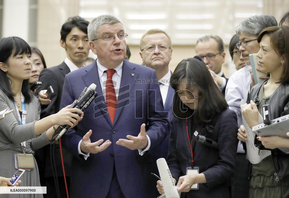 Bach, Koike to set up 4-party review panel on 2020 spending