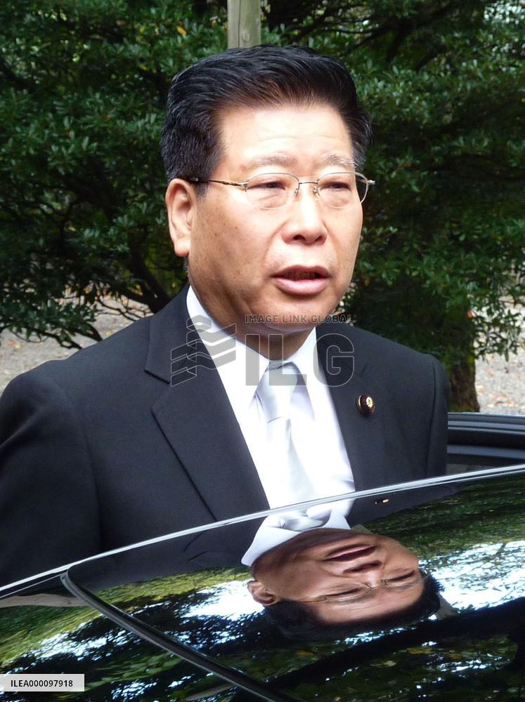 Abe's aide visits war-linked Yasukuni Shrine