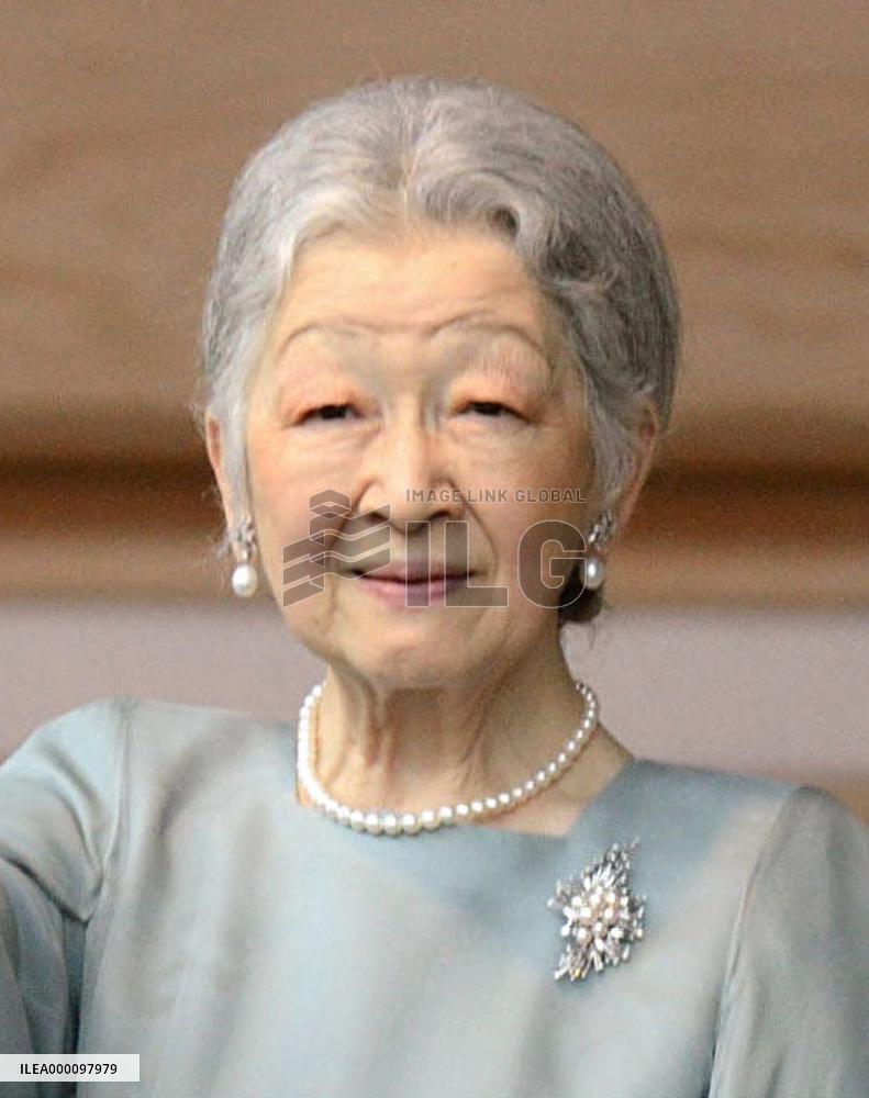 Empress Michiko "shocked" to see headlines on emperor's abdication