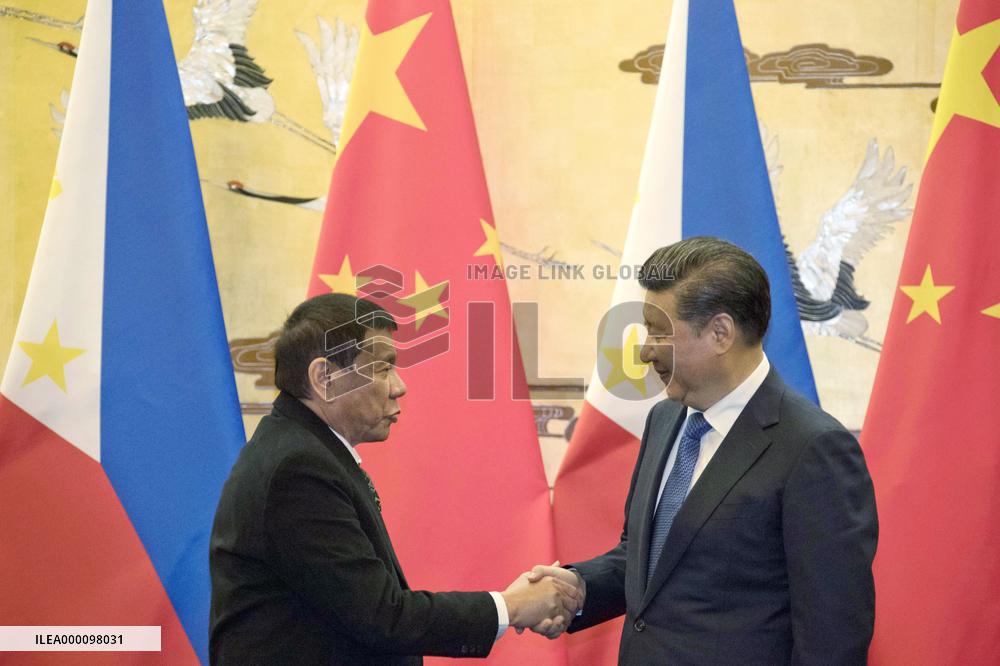 Chinese, Philippine presidents meet in Beijing