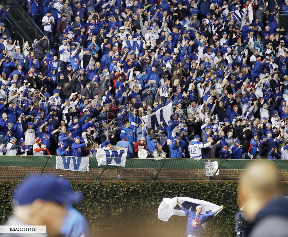 Chicago Cubs advance to World Series