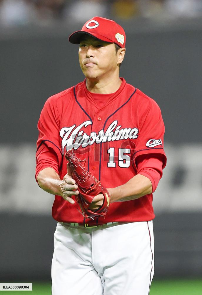 Baseball: Kuroda turns in solid outing in Japan Series Game 3