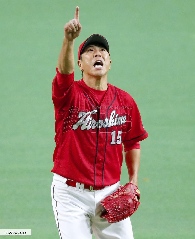 Baseball: Kuroda has solid outing, but Fighters win Game 3