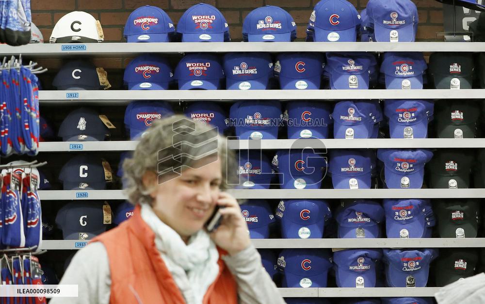 1st World Series game at Wrigley Field in 71 years