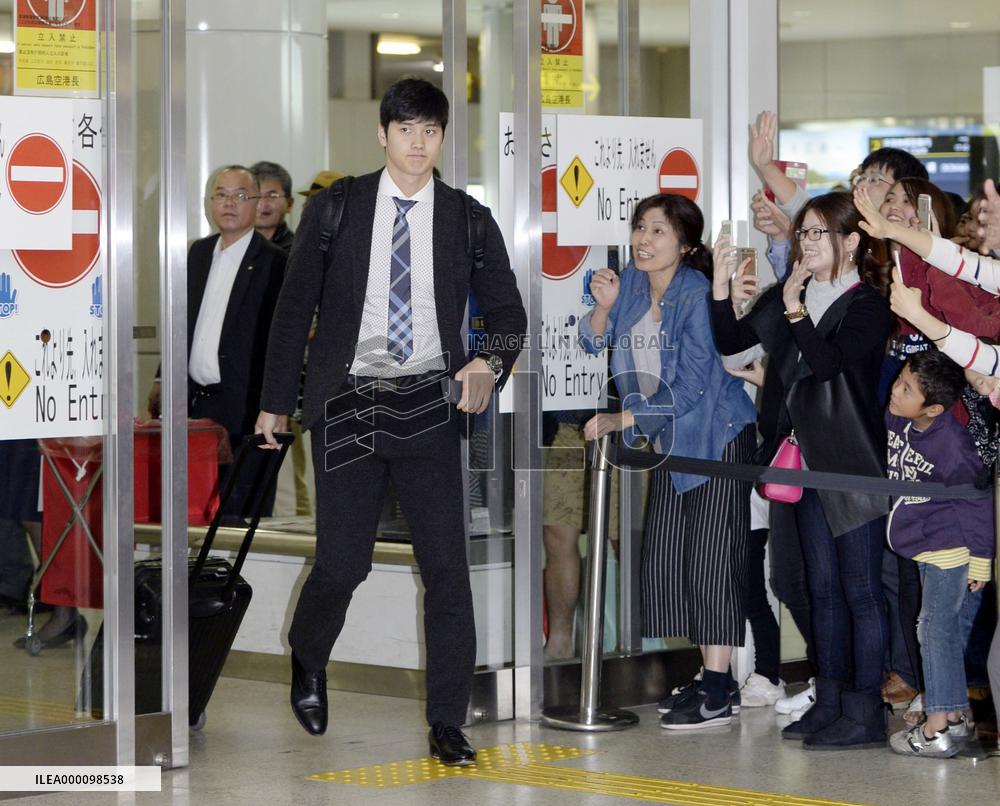 Baseball: Carp, Fighters back in Hiroshima for Game 6