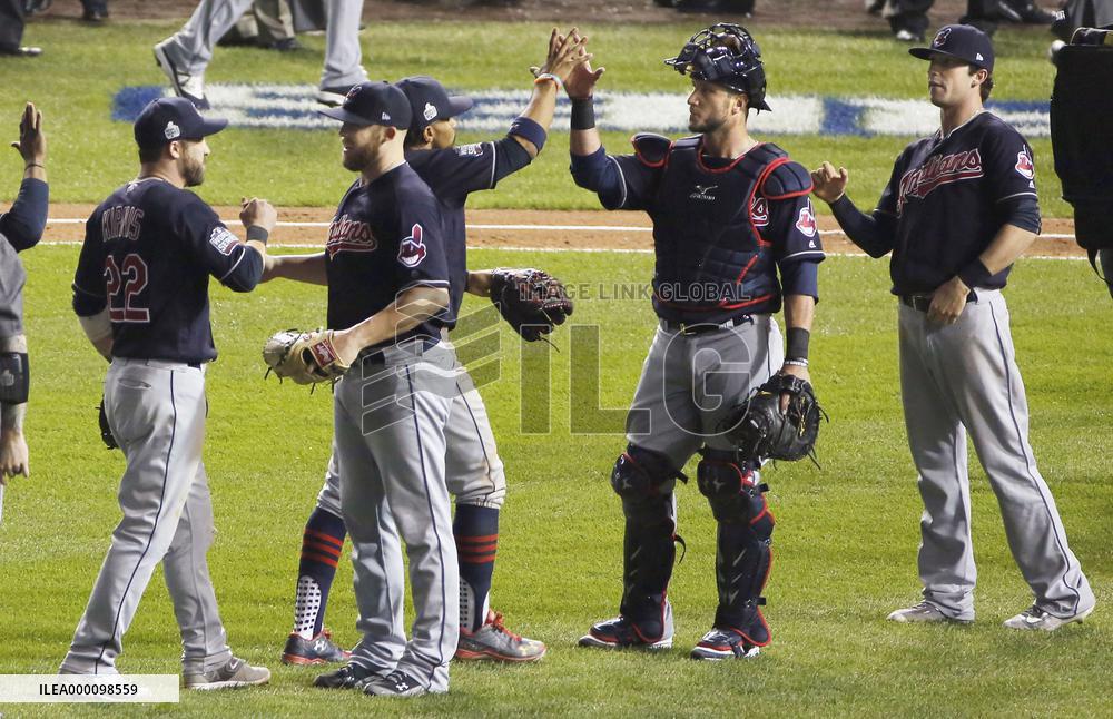 Baseball: Indians edge Cubs for 2-1 World Series lead