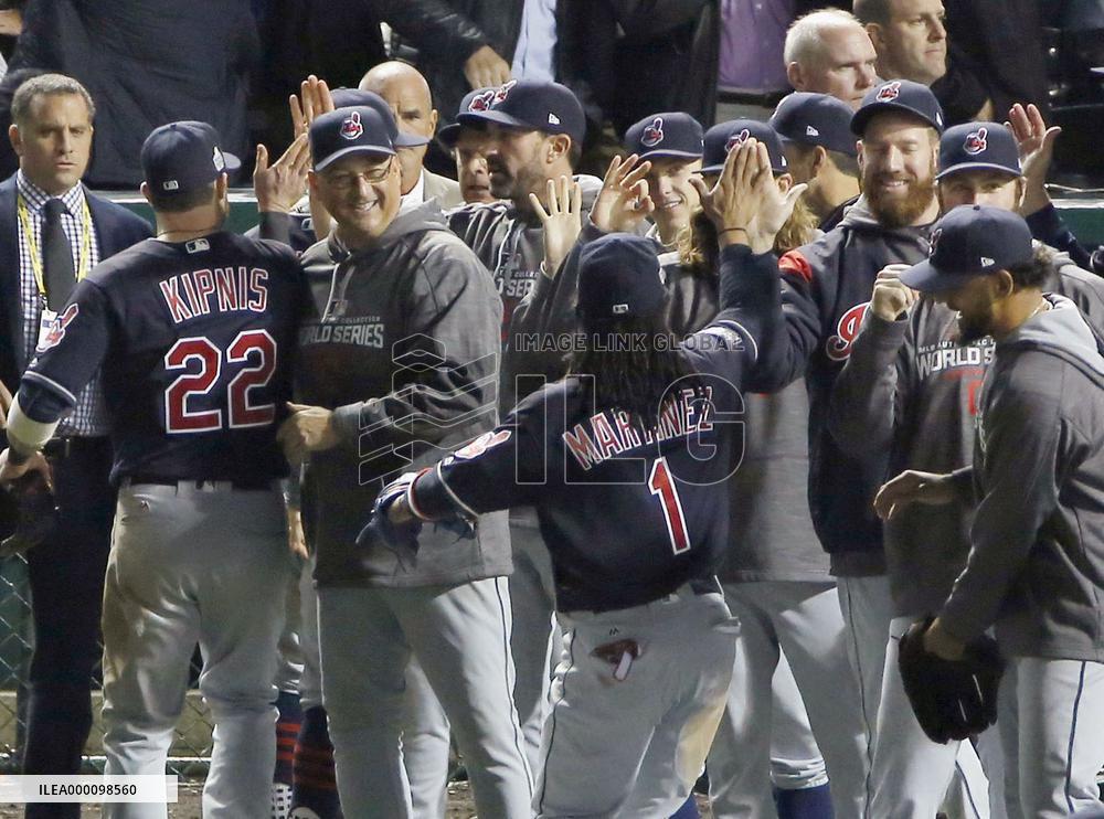 Baseball: Indians edge Cubs for 2-1 World Series lead