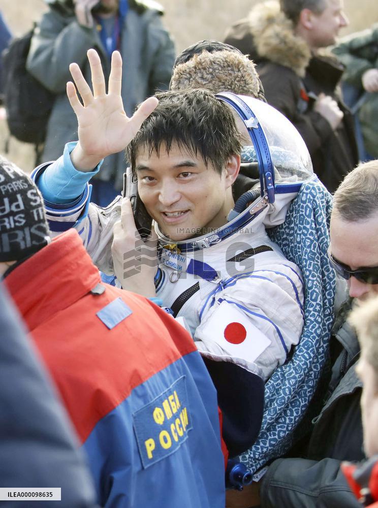 3 astronauts return from ISS after 4-month mission