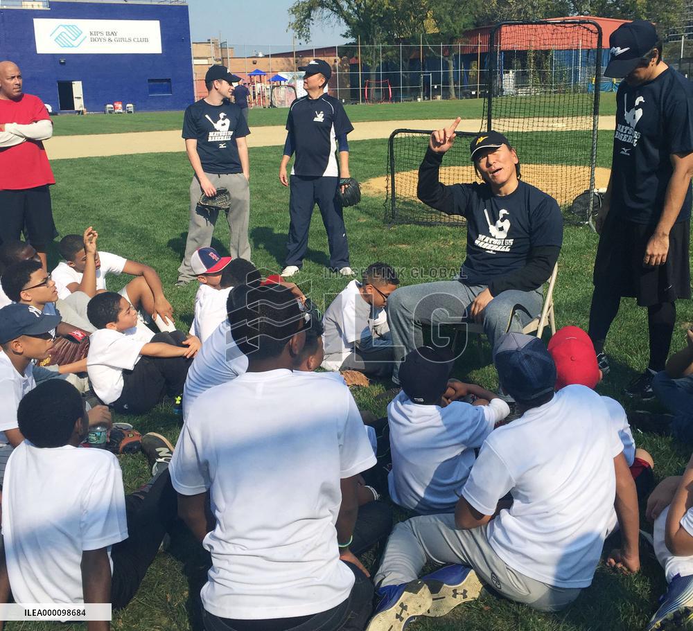 Ex-Yankee slugger hosts baseball class for Bronx boys