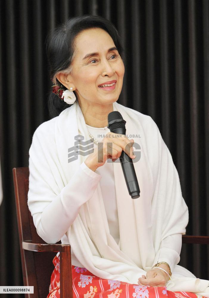 Suu Kyi receives honorary doctorate from Kyoto University