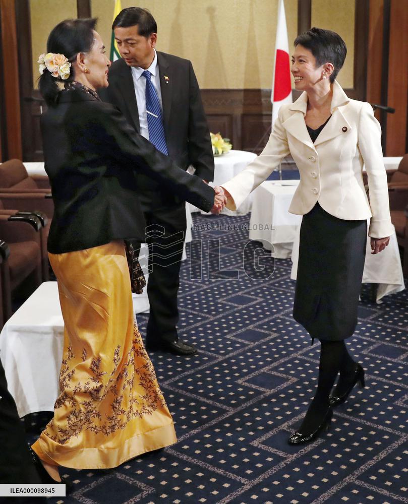 Suu Kyi meets with Japanese opposition leader