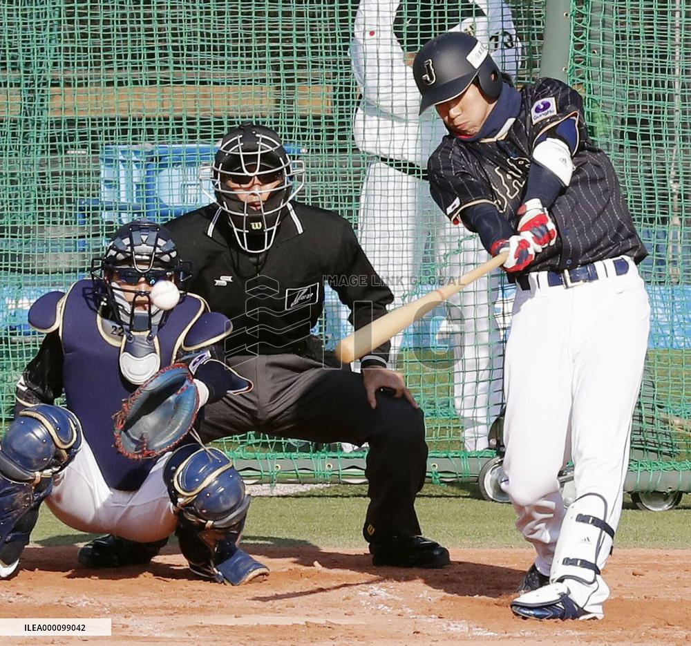 Baseball: Slugging second baseman Yamada feeling heat at corner