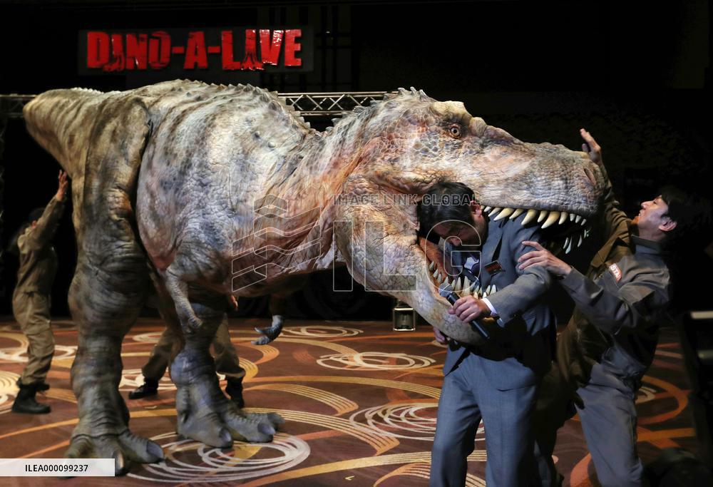 8-meter-long artificial tyrannosaurus unveiled