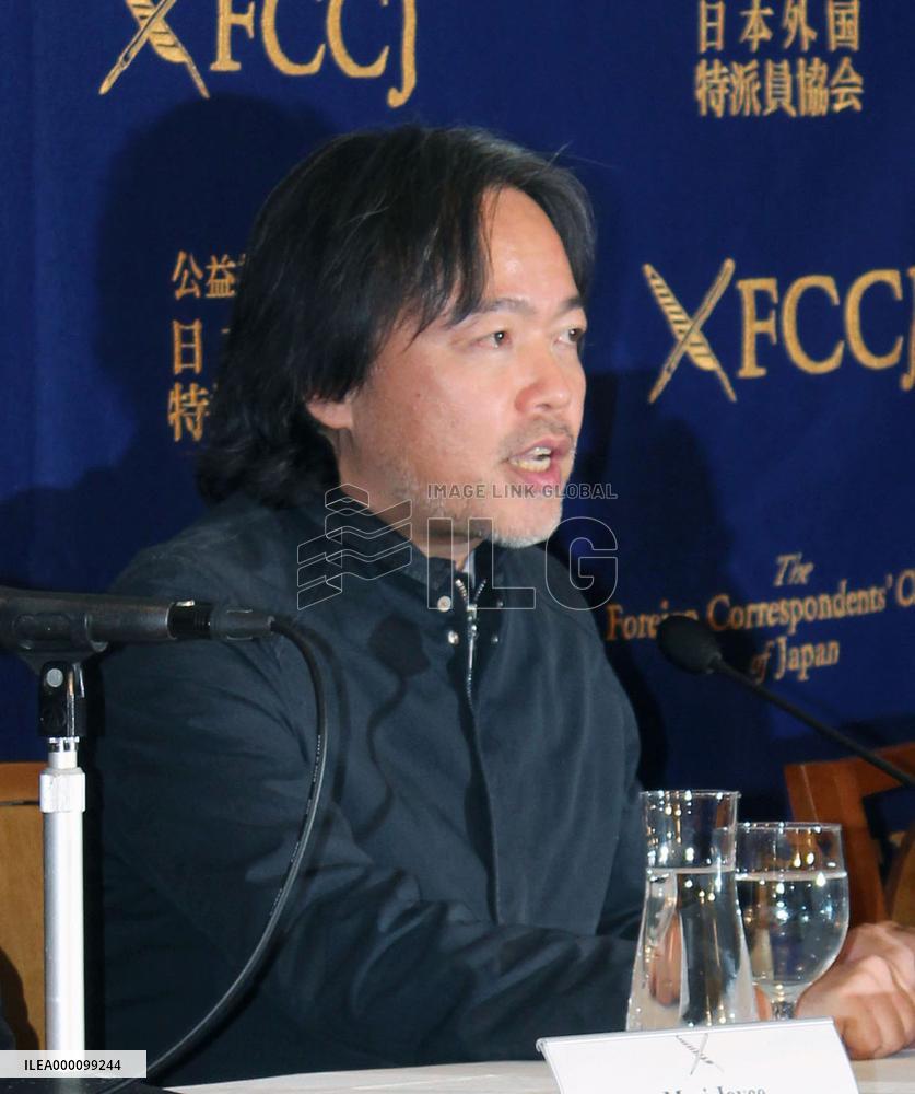 Freed Japanese journalist denies any link to Islamic State