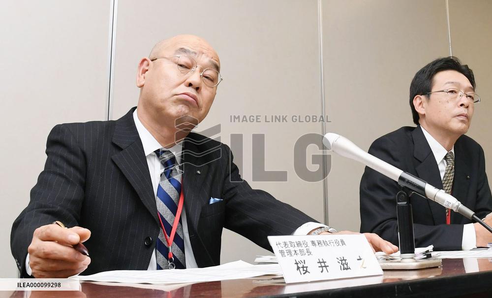 Taisei exec at press conference over sinkhole in Fukuoka
