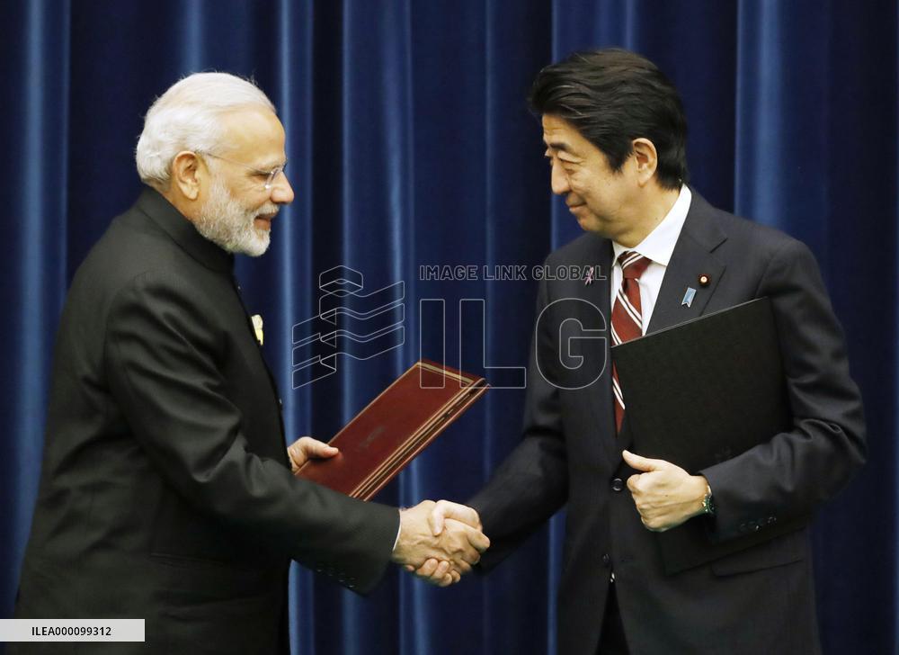 Japanese, Indian prime ministers hold talks