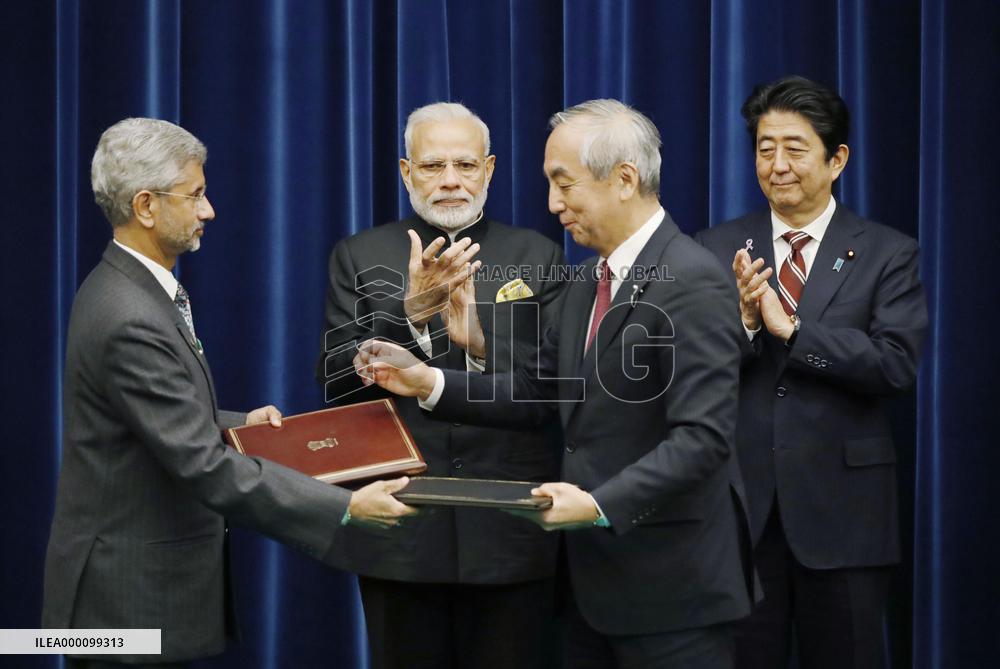 Japanese, Indian prime ministers hold talks